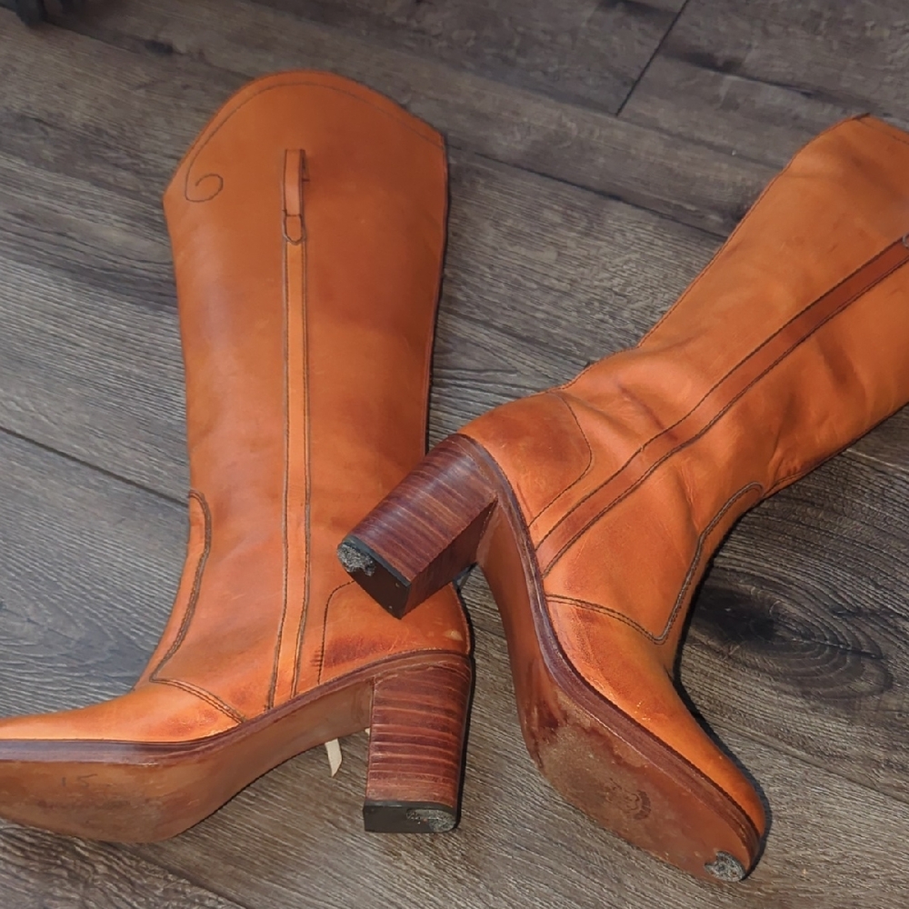 Tan Knee High Heeled Boots with Chunky Heel and Smooth Size 6M
